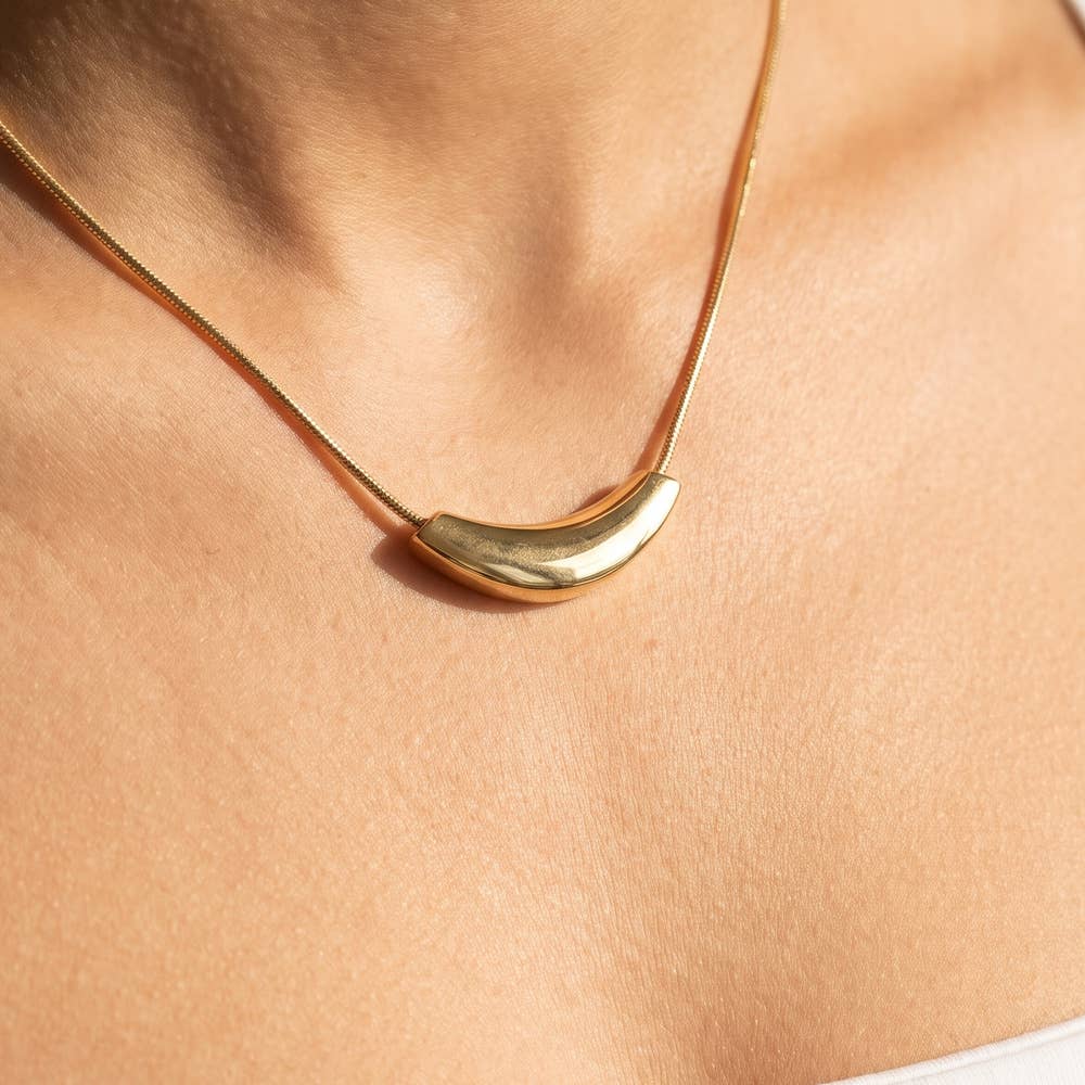 Curved Pendant Snake Chain Necklace
